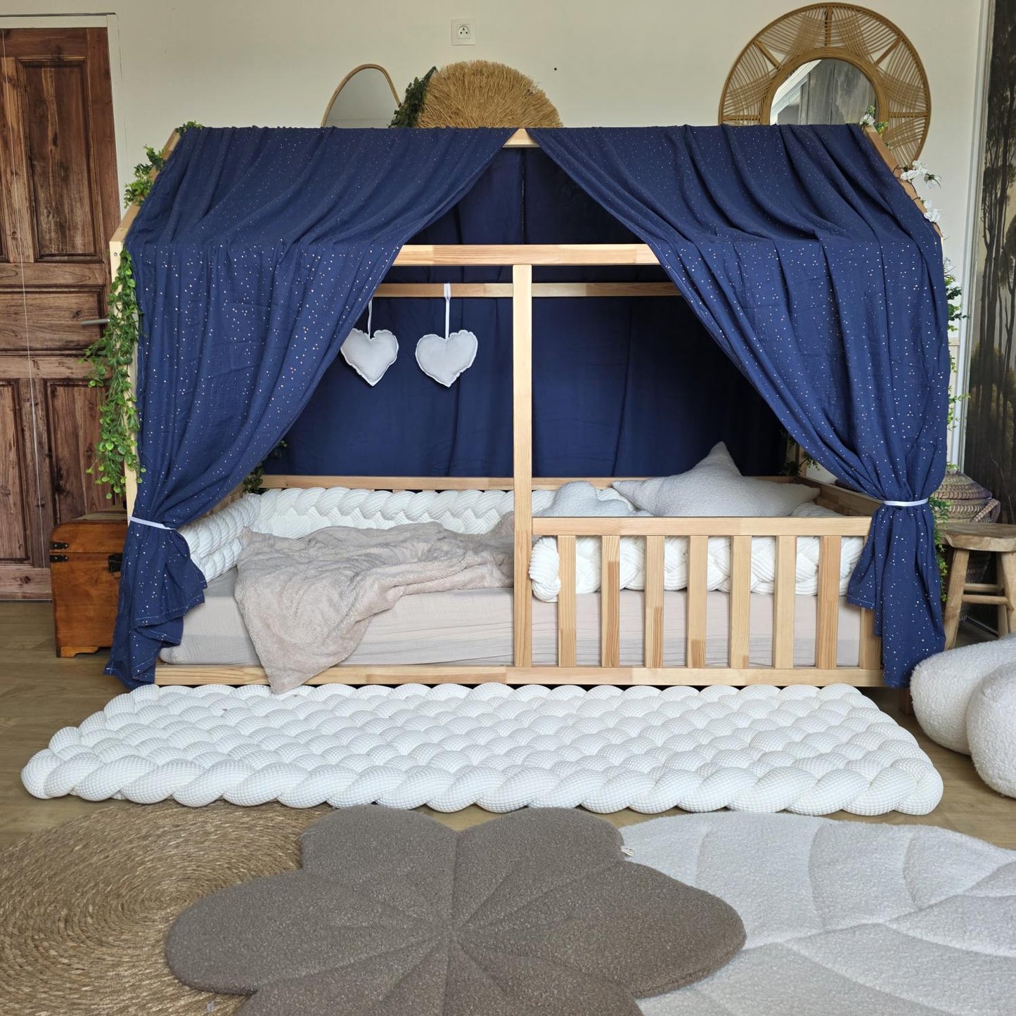 Ciel de lit cabane modèle A bleu prince a pois dorés