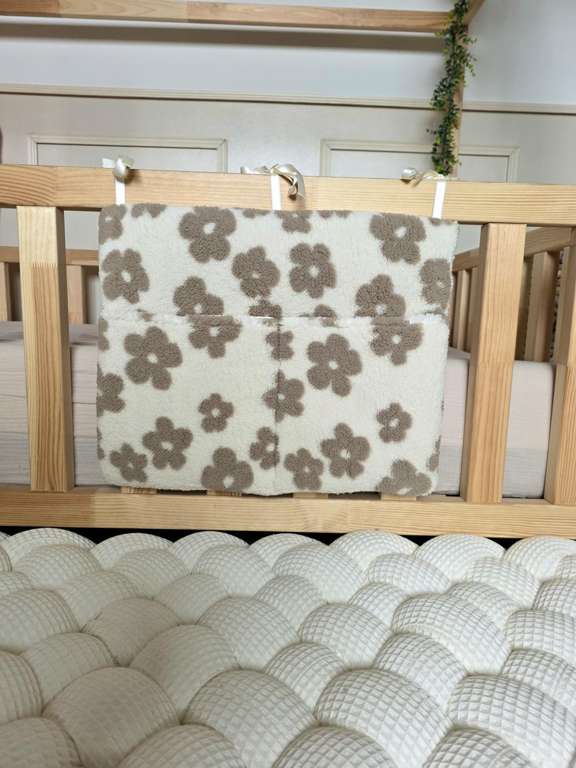 Range doudou teddy écru à fleurs beige