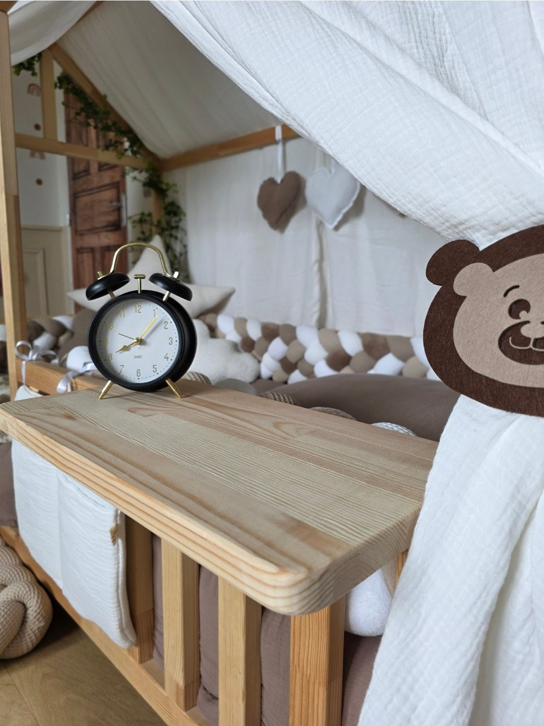 Table nuit pour lit cabane