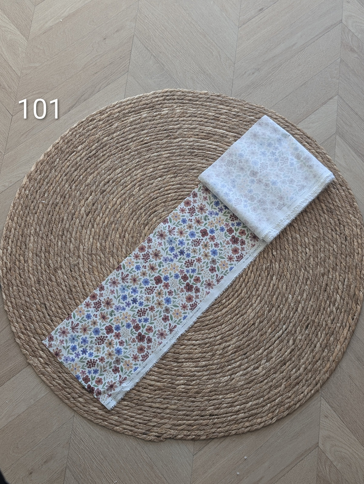 Chute de rouleau de tissus - N°101