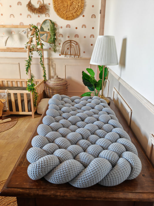 Tapis à langer tressé gris souris