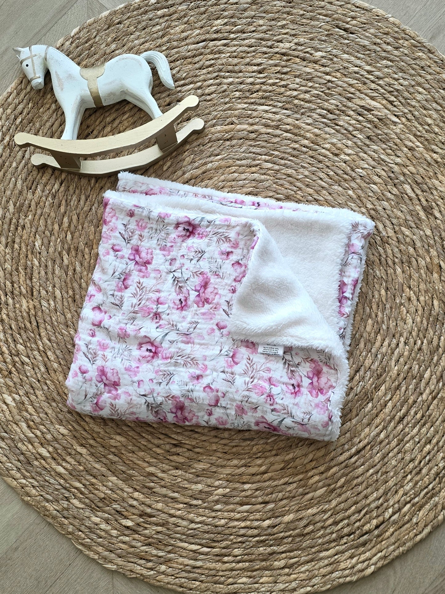 Couverture 65x65cm fine gaze fleur rose et fourrure blanc
