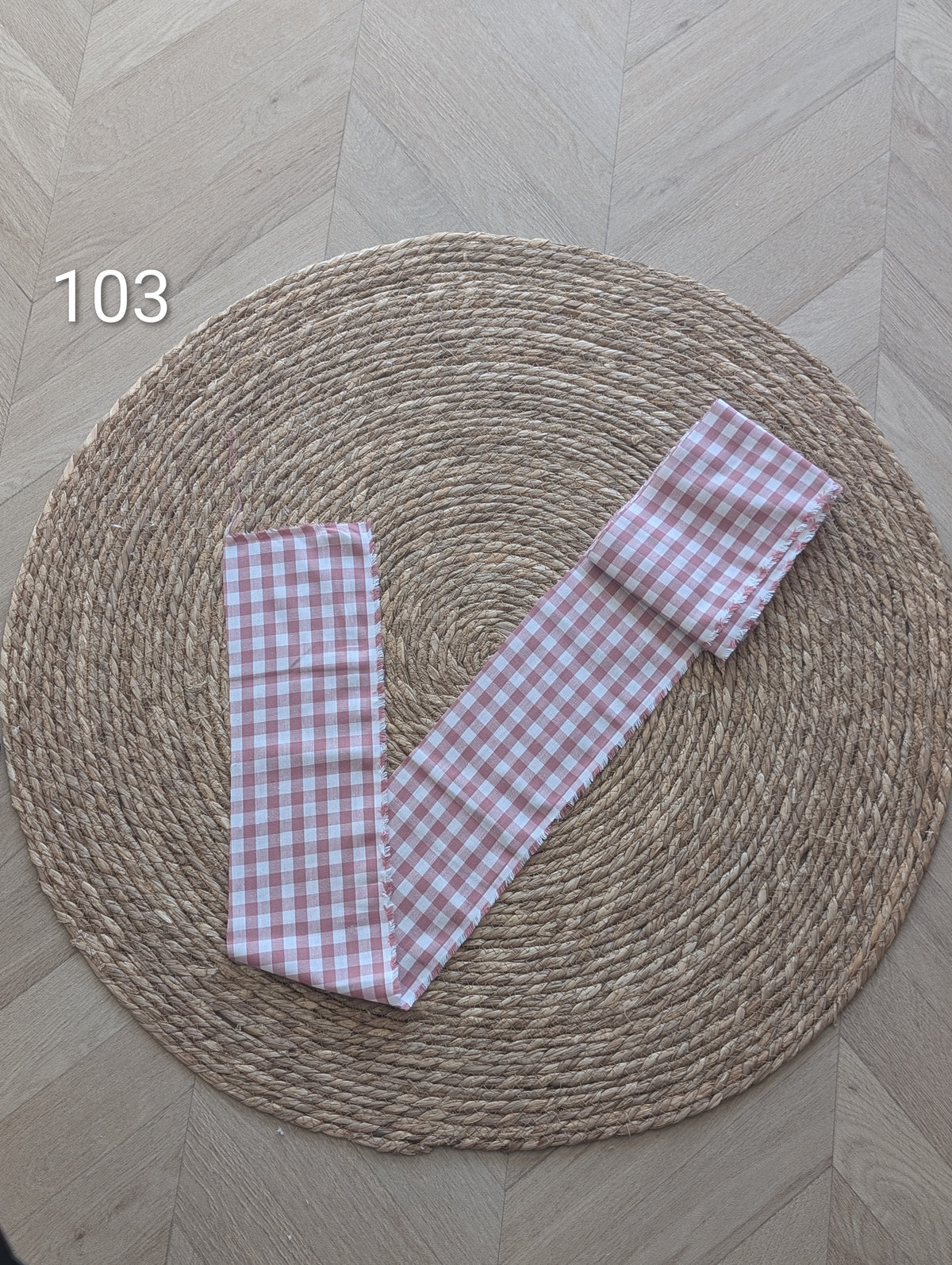 Chute de rouleau de tissus - N°103