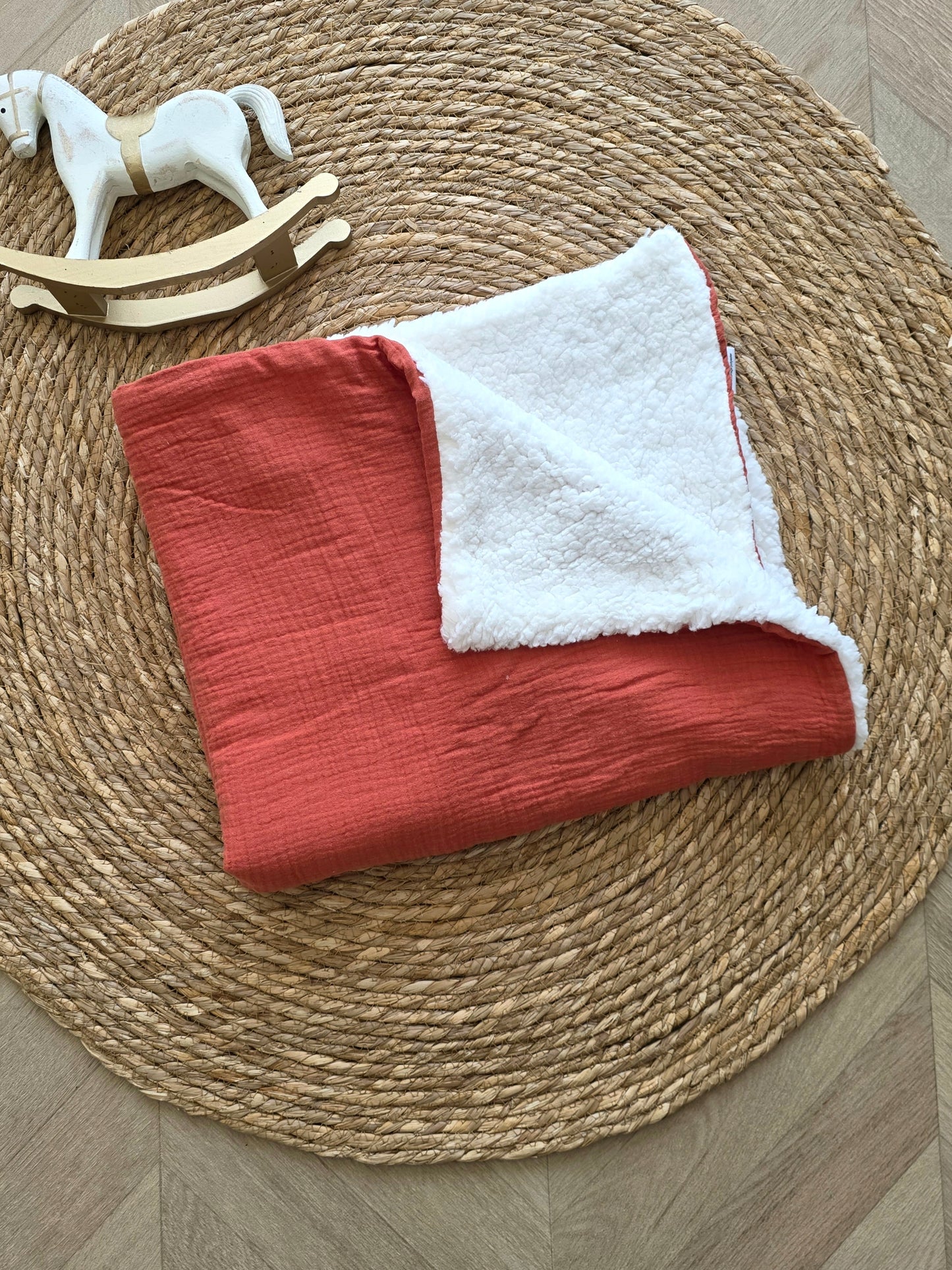 Couverture 75x75cm fine gaz brique et moumoute blanc