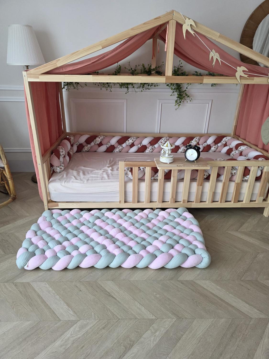 Tapis tressé 120x60cm vert d'eau et doudou rose