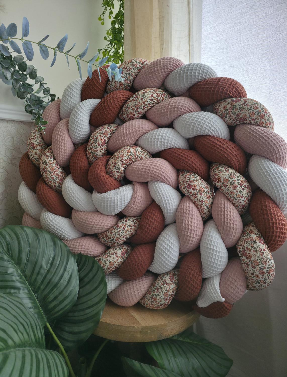 Tresse de lit 4 brins blanc poudré marsala et fleurs d'été 4.6m