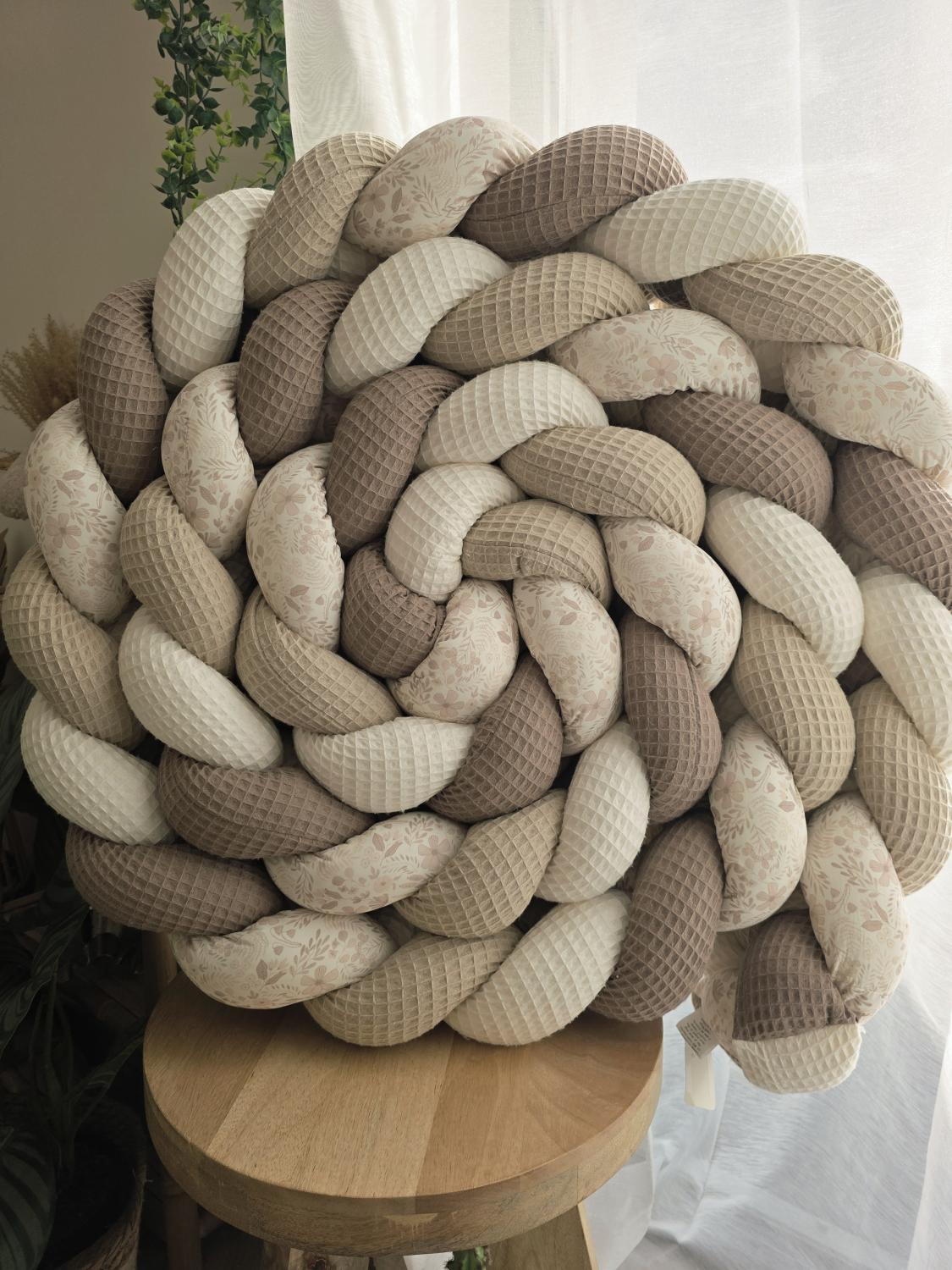 Tresse de lit 4 brins écru beige café et fleurs pâles 4.6m