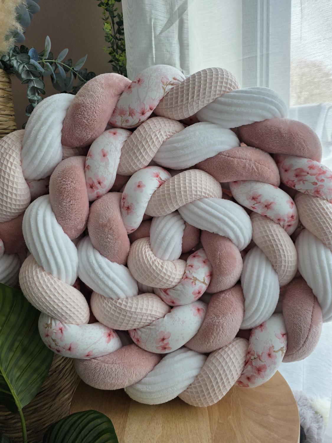 Tresse de lit 4 brins rose pâle doudou poudré cotelé blanc et fleurs de cerisier 3.6m