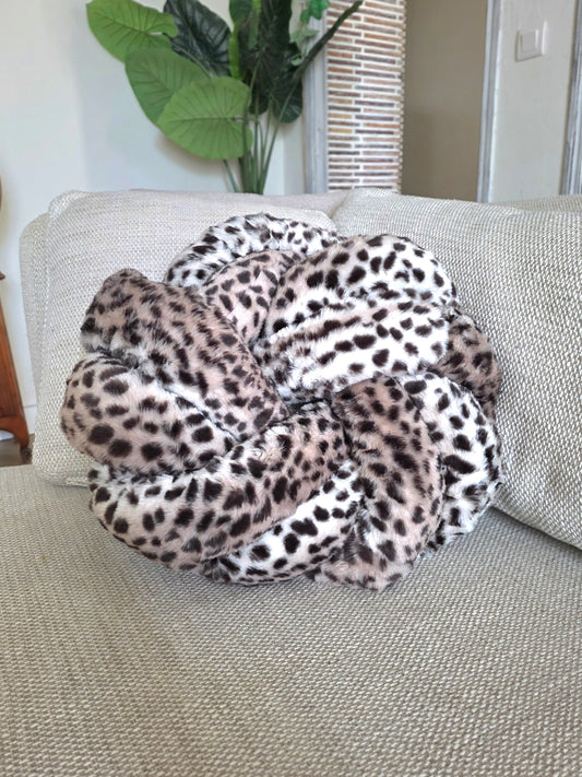 Coussin tressé fourrure guépard