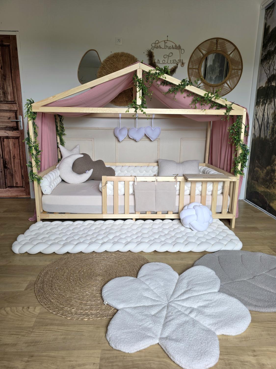 Ciel de lit cabane modèle B bonbon à pois dorés