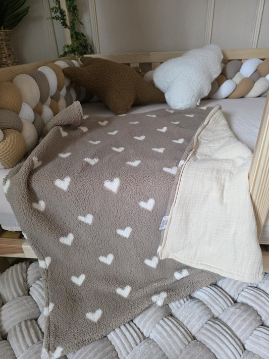 Couverture fine 100x140 gaz de coton beige et teddy galet coeur écru