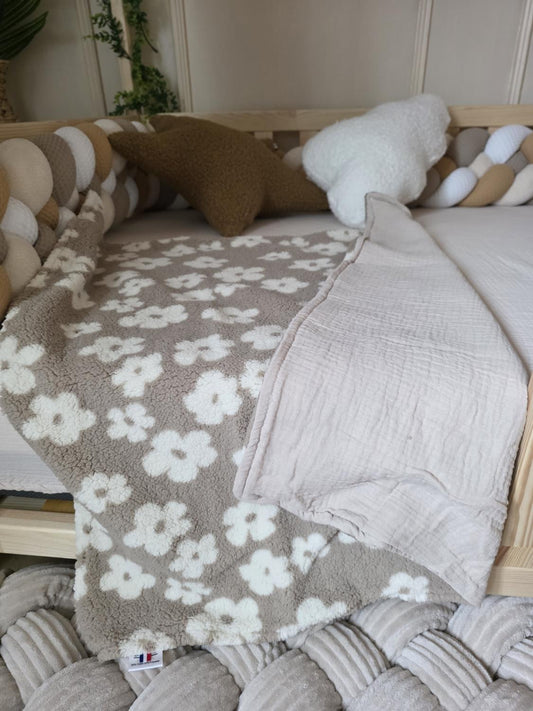 Couverture fine 100x140 gaz de coton beige et teddy galet fleurs écru