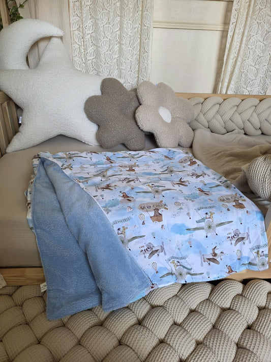 Couverture fine 100x140cm avions et doudou bleu