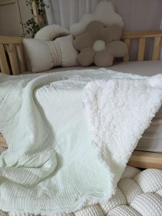 Petite couverture menthe et moumoute écru