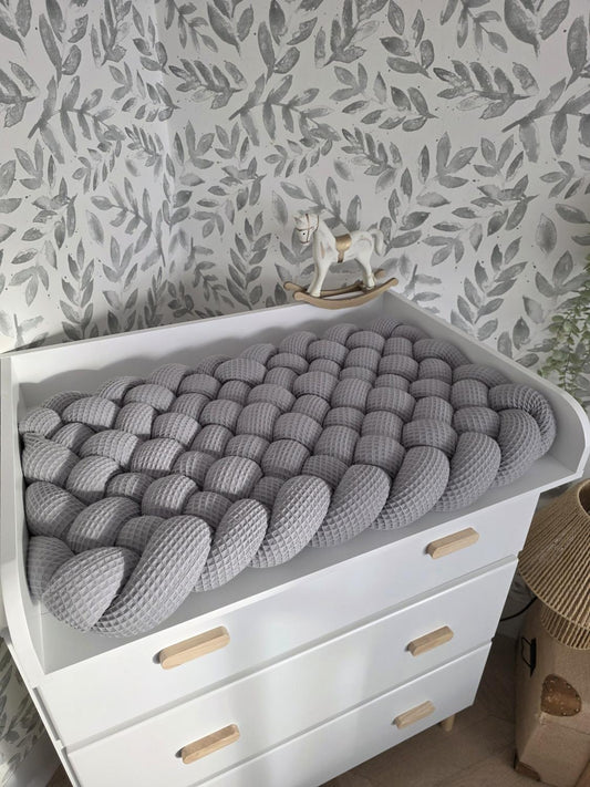 Tapis à langer tressé gris souris