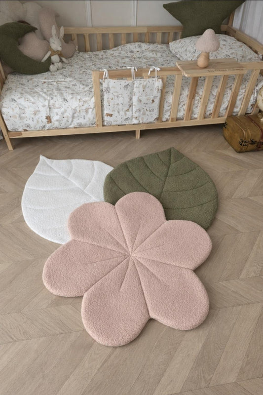 Lot de trois tapis - deux feuilles et un capucine - sur mesure