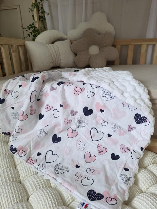 Petite couverture coeur et carré de fourrure blanc