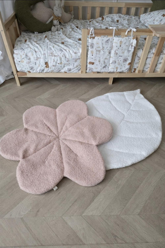 Lot de deux tapis - un  feuille et un capucine - sur mesure