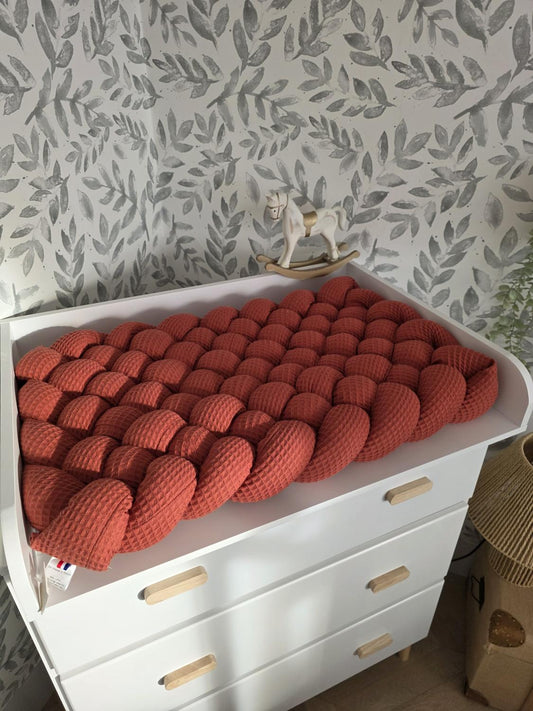 Tapis à langer tressé marsala