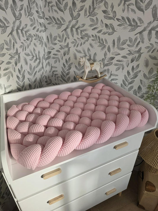 Tapis à langer tressé rose
