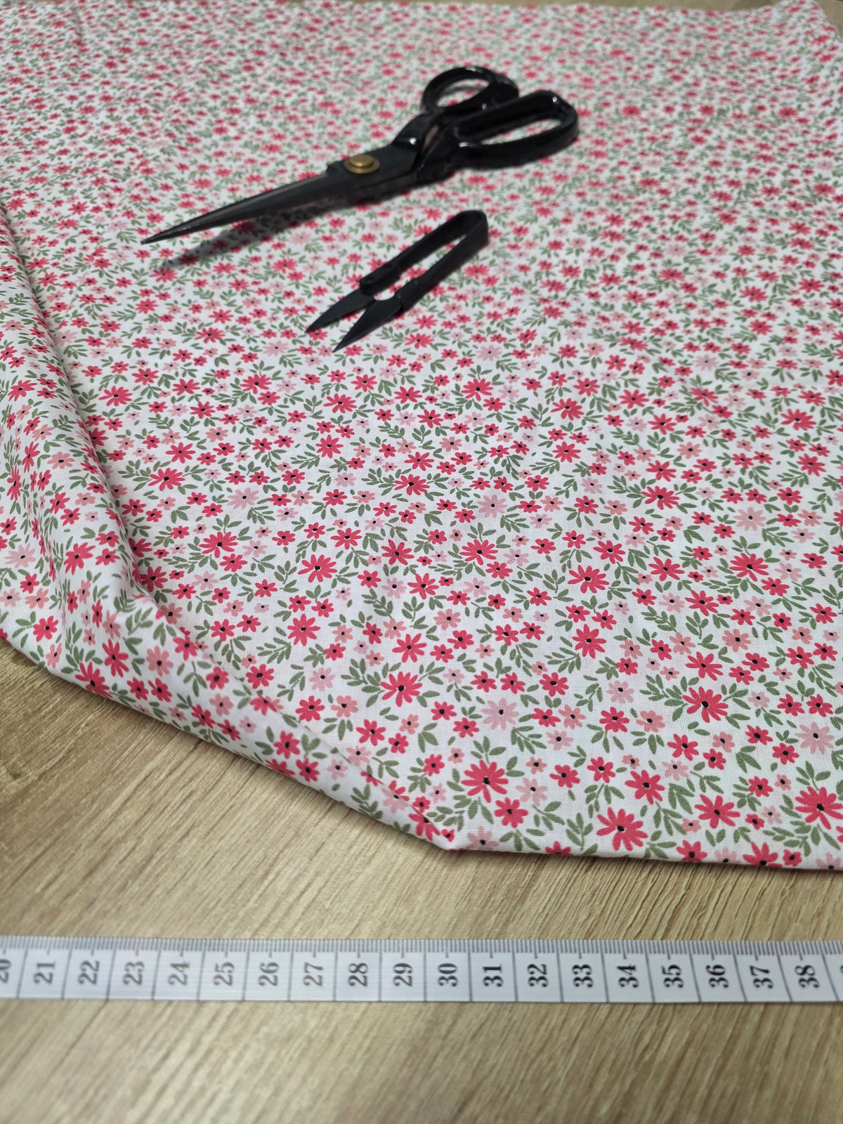 Tissu en coton - Popeline de coton - motif Fleurs fushia