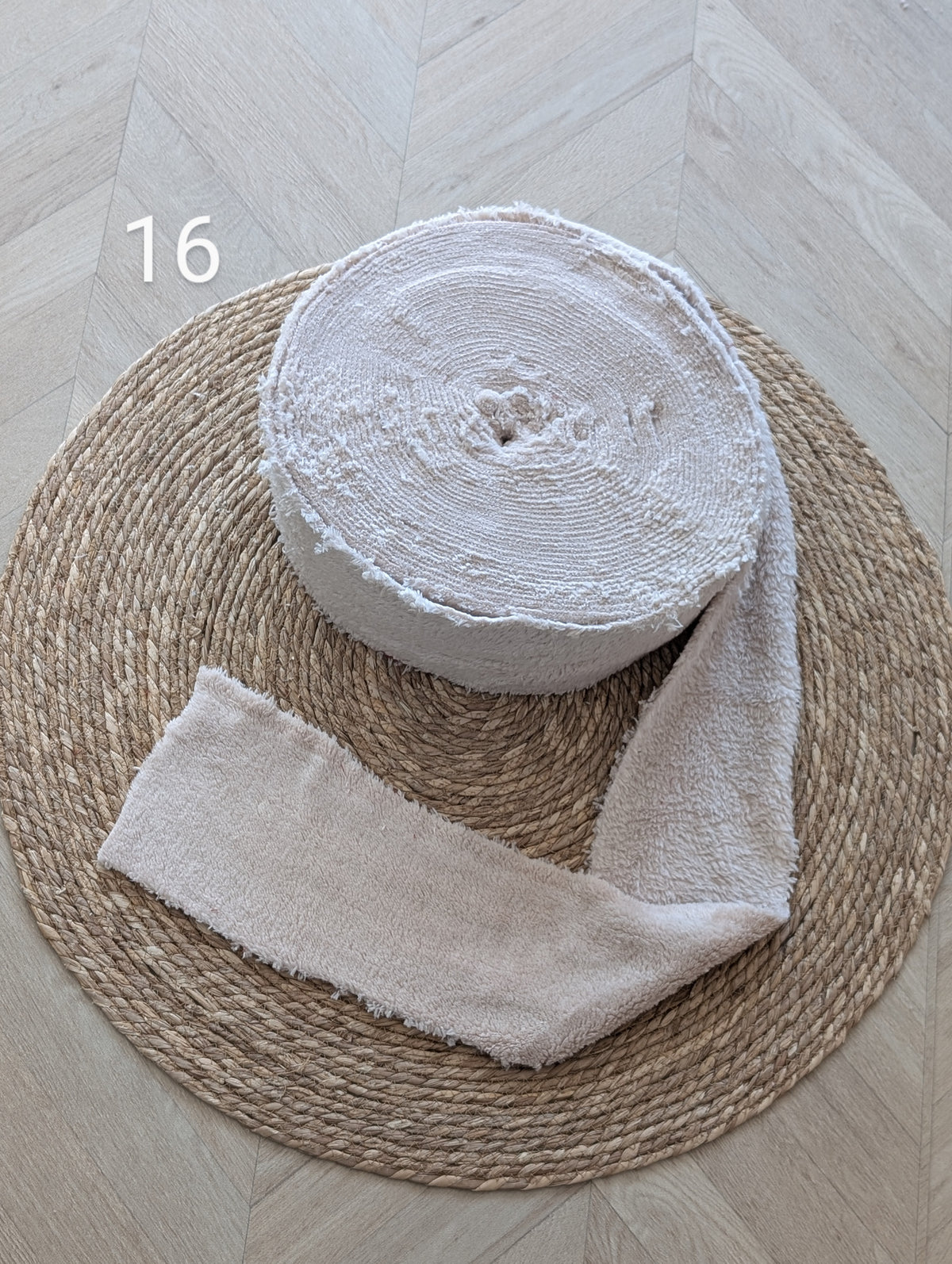Chute de rouleau de tissus - N°16