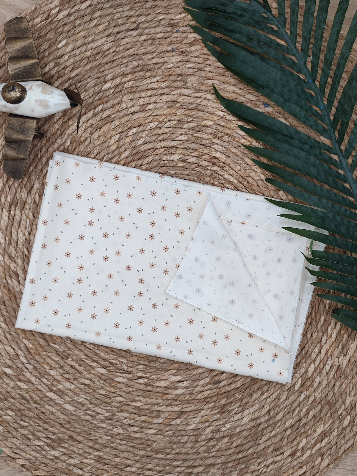 Tissu en coton - Popeline de coton - motif Fleurs étoilées