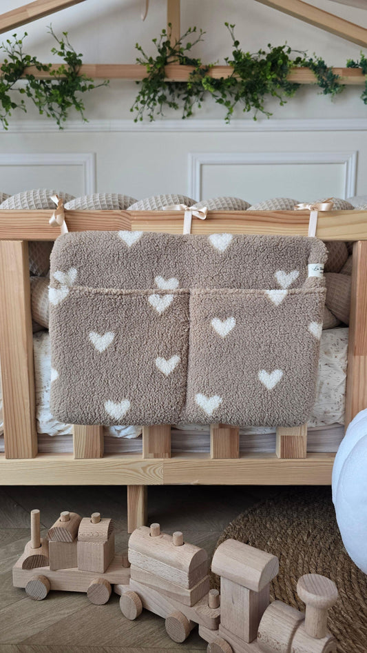 Range doudou teddy beige à coeurs écru