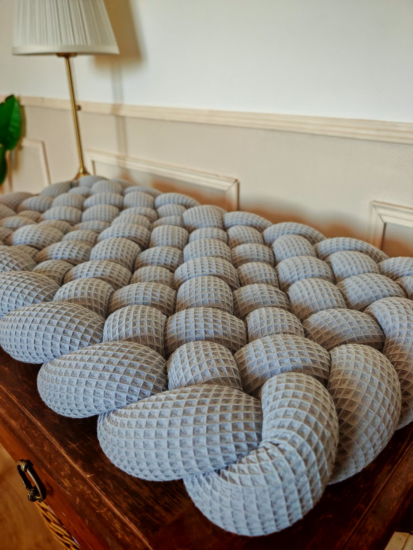 Tapis à langer tressé gris souris