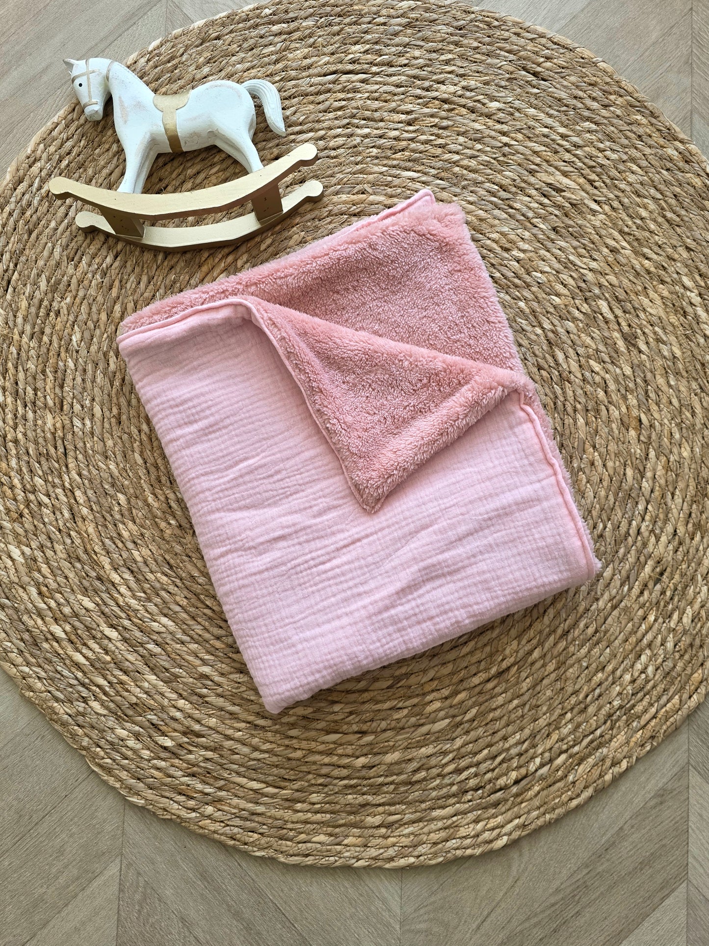 Couverture 75x75cm fine gaze rose et fourrure rose