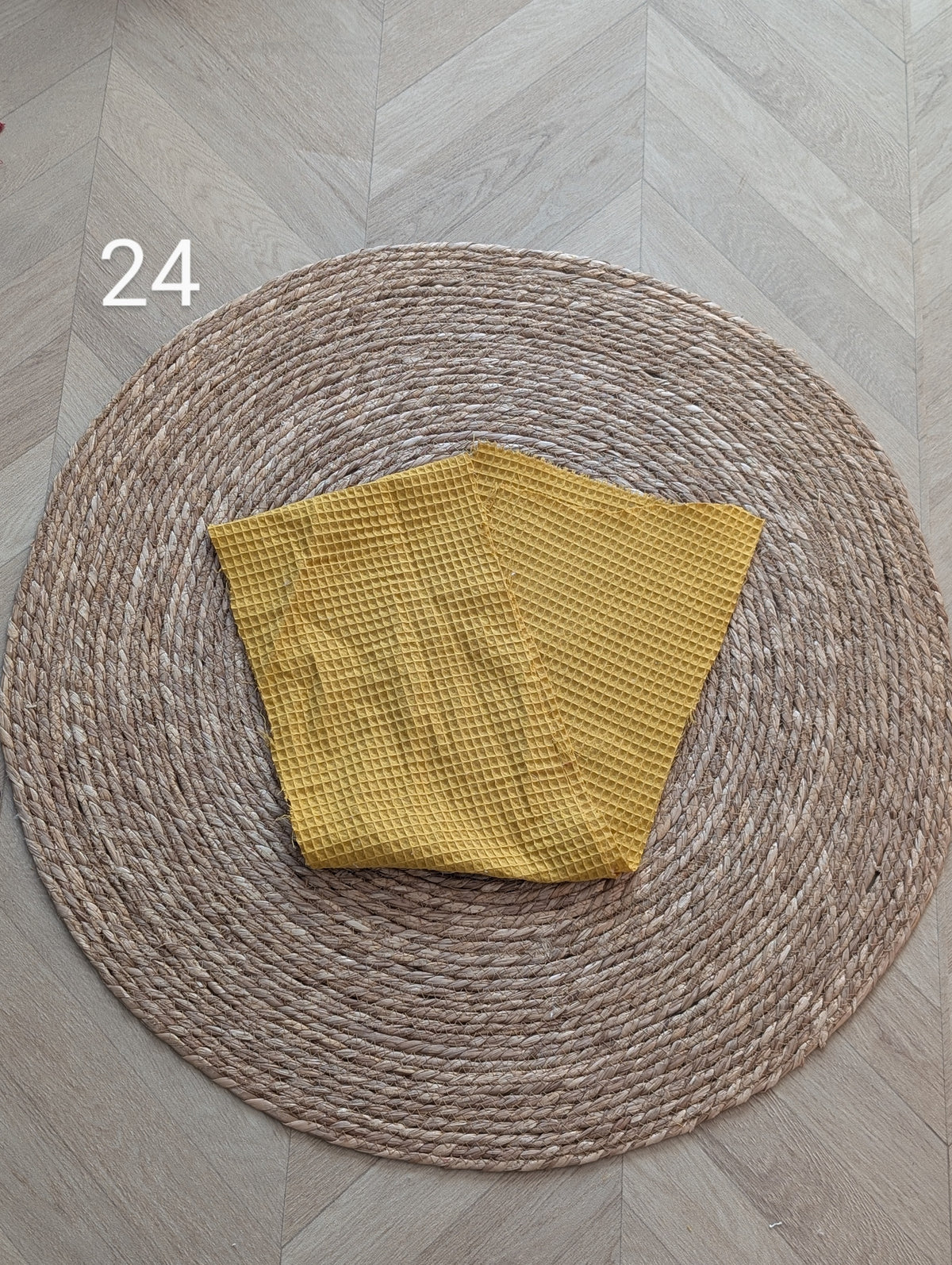Chute de rouleau de tissus - N°24