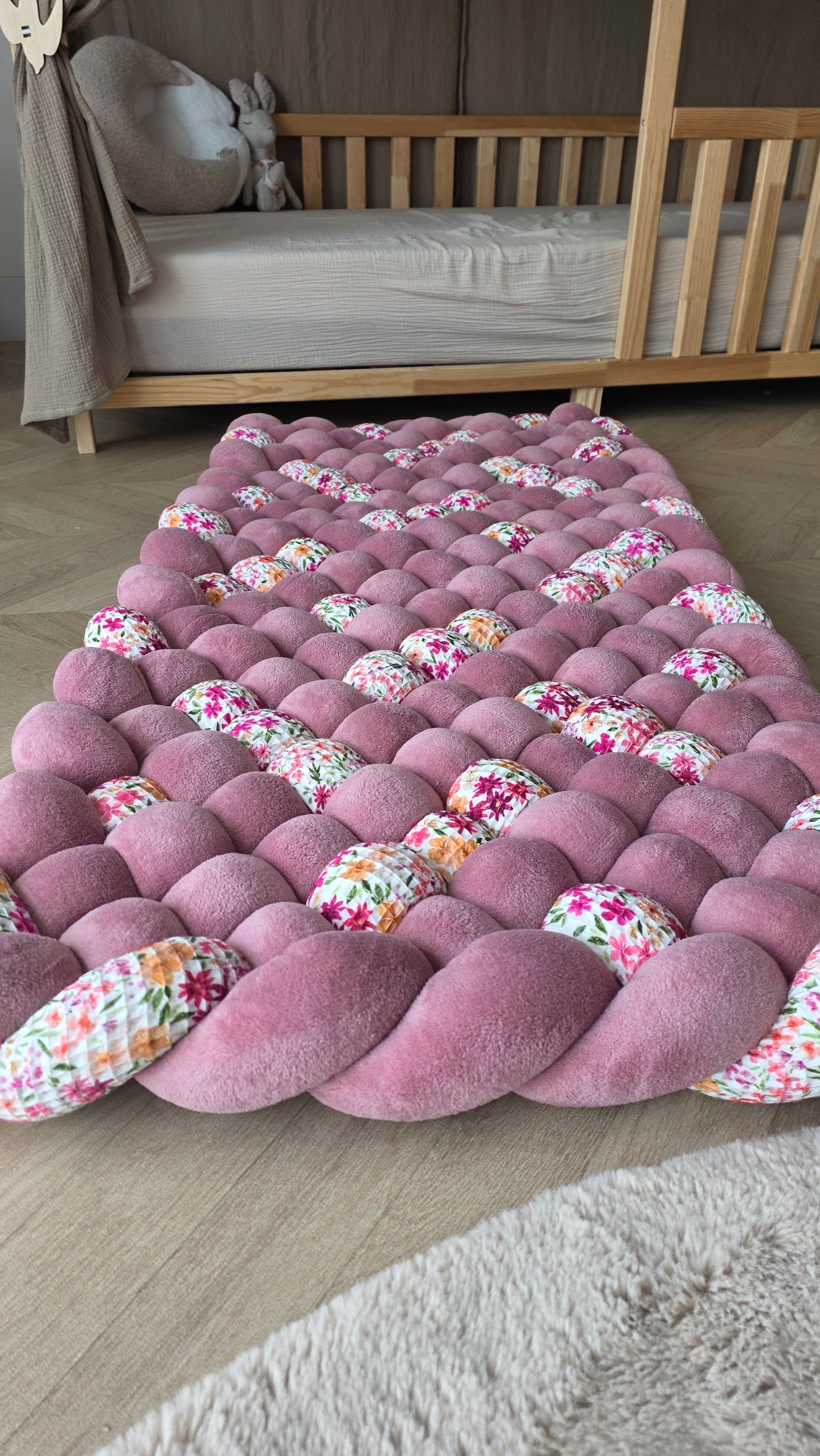 Tapis tressé 120x60cm doudou vieux rose et nid d'abeille dahlia