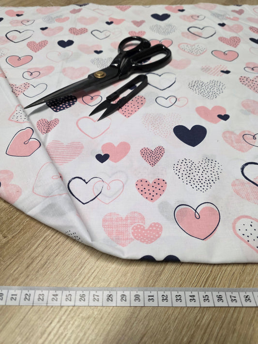 Tissu en coton - Popeline de coton - Motif Coeurs rose et noir