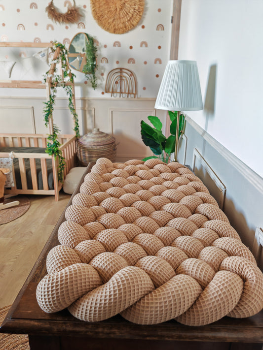 Tapis à langer tressé camel