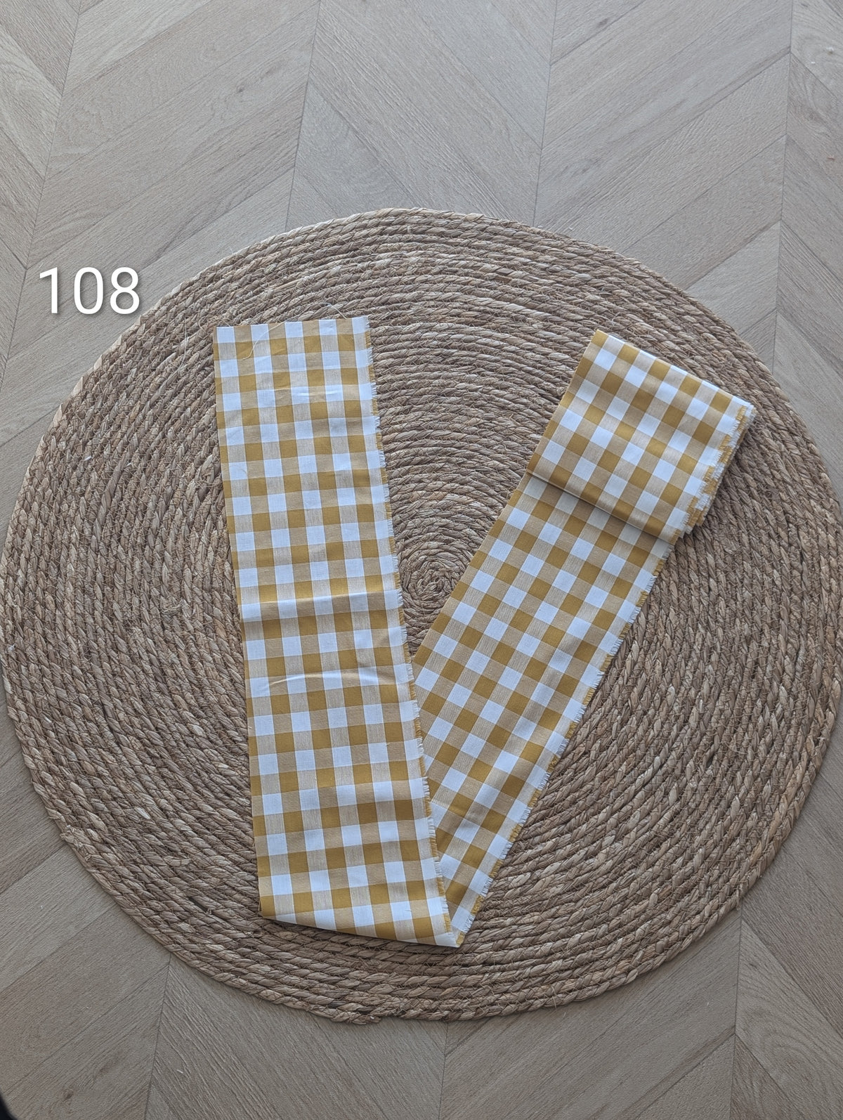 Chute de rouleau de tissus - N°108