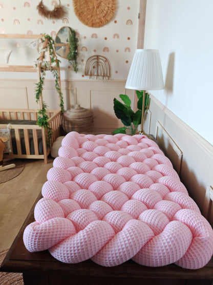 Tapis à langer tressé rose