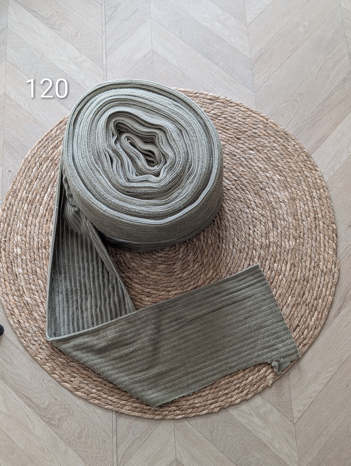 Chute de rouleau de tissus - N°120