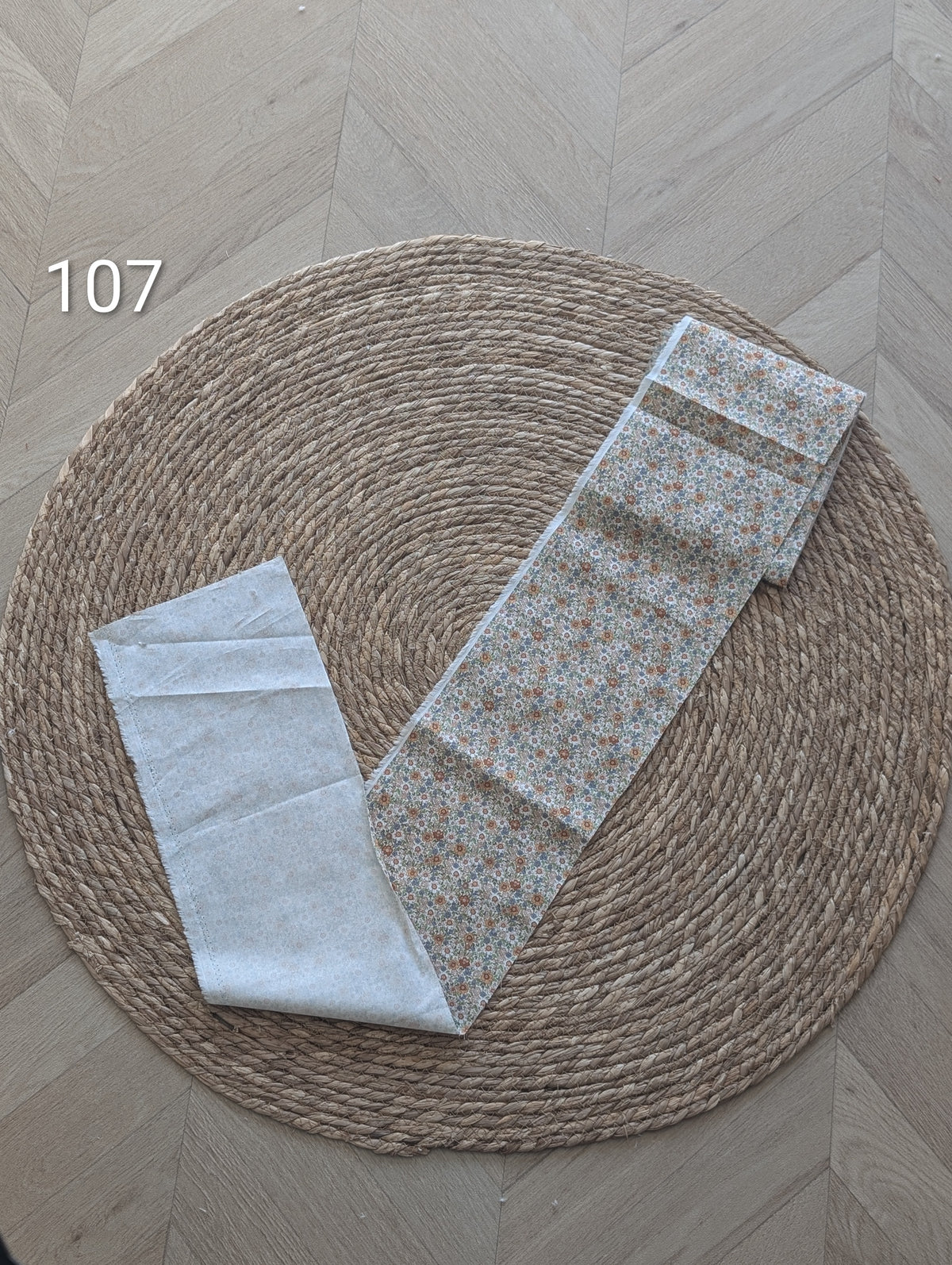 Chute de rouleau de tissus - N°107