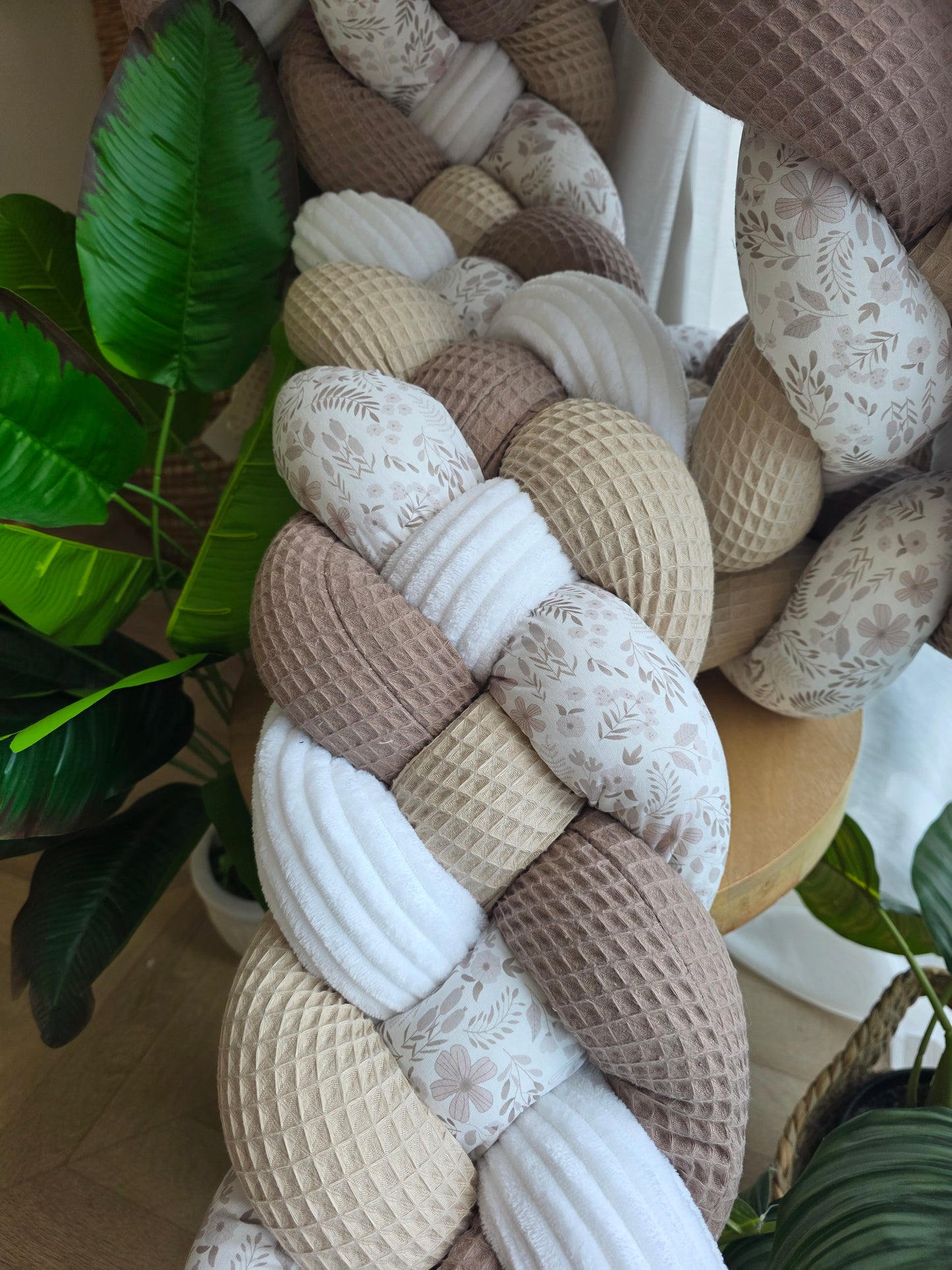 Tresse de lit 4 brins 360cm beige café côtelé blanc et fleurs pâles