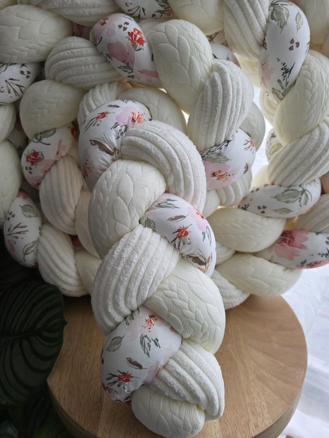 Tresse de lit 3 brins côtelé écru tricot écru fleurs pastel 4.2m
