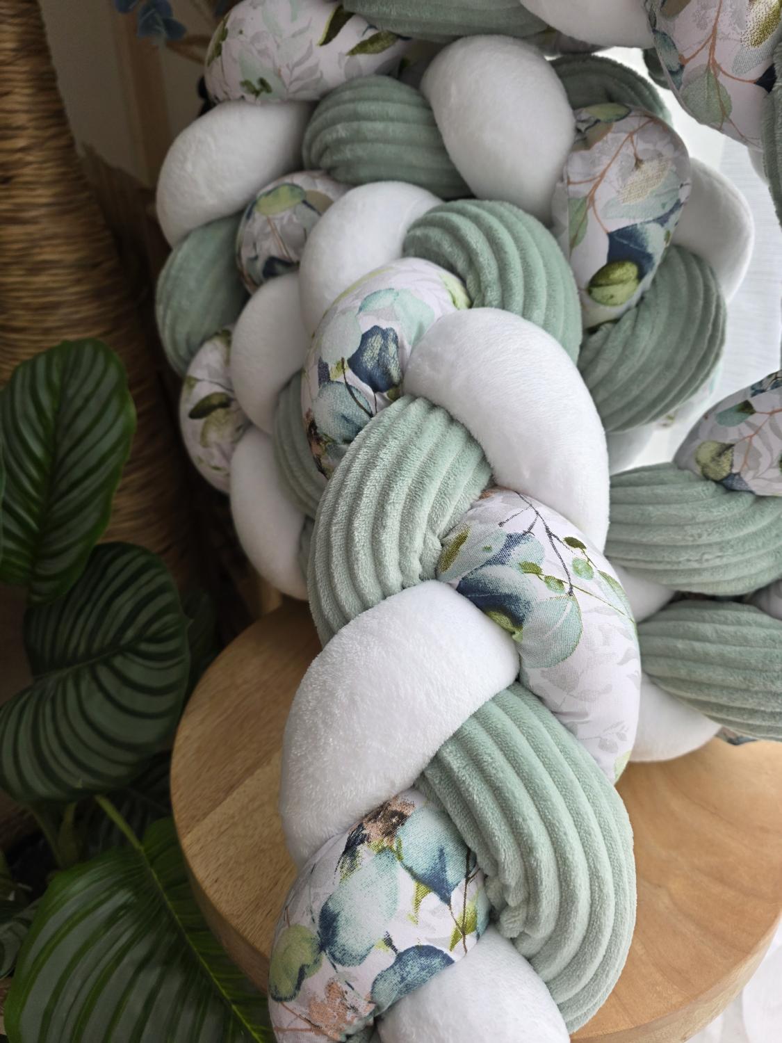 Tresse de lit 3 brins doudou blanc côtelé menthe et eucalyptus grisé 4.6m