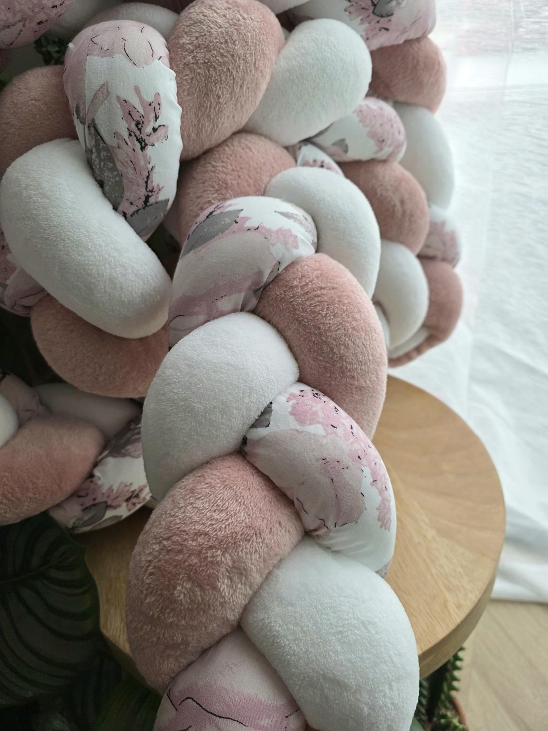 Tresse de lit 3 brins doudou blanc poudré et fleurs larges 3m