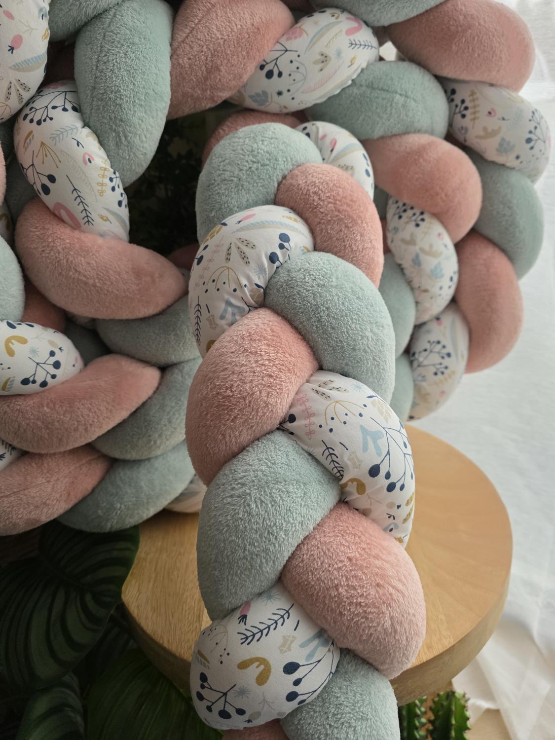 Tresse de lit 3 brins doudou poudré menthe et fleurs colorés 4.6m