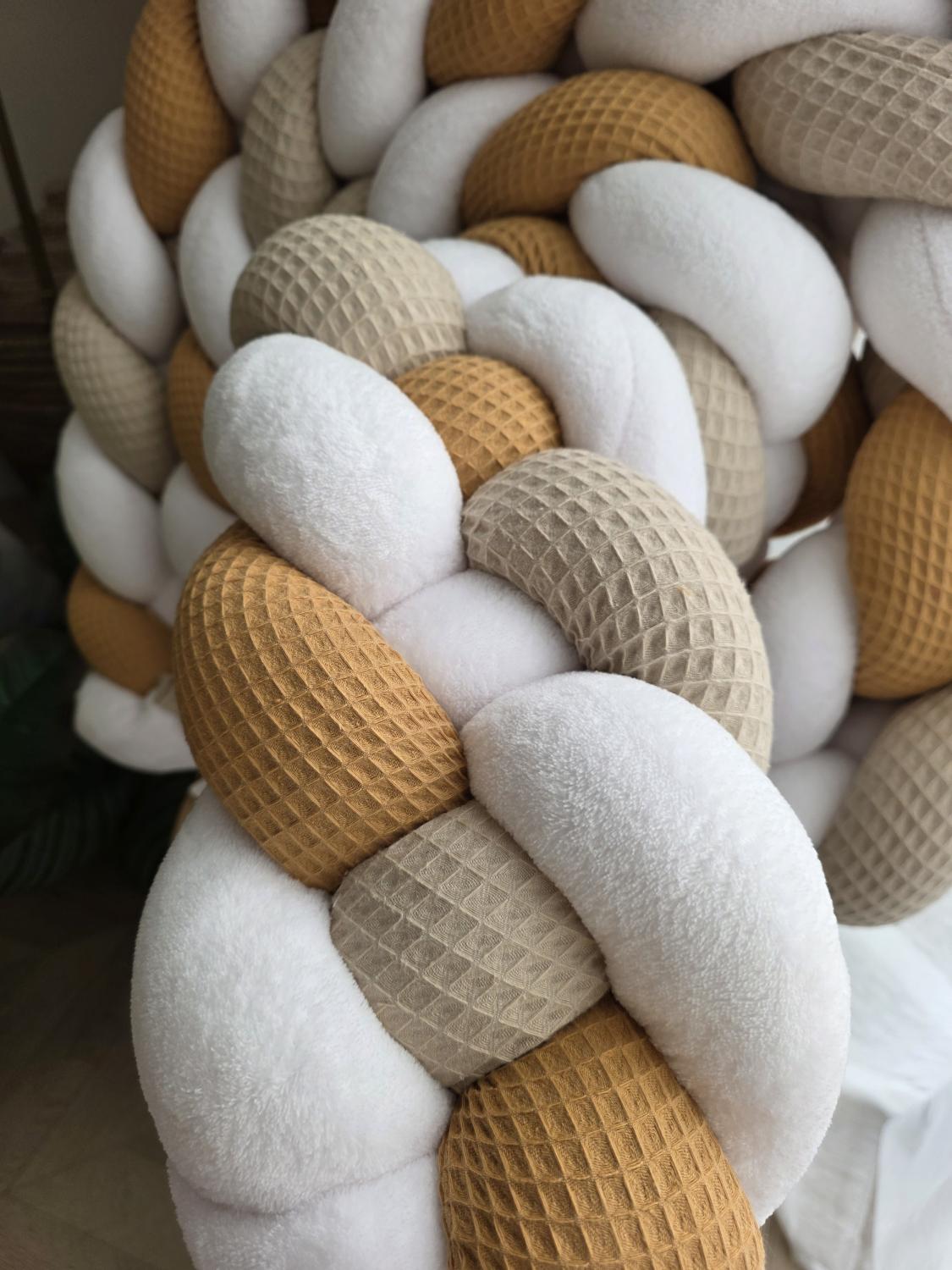 Tresse de lit 4 brins beige et camel et doudou blanc 4.6m