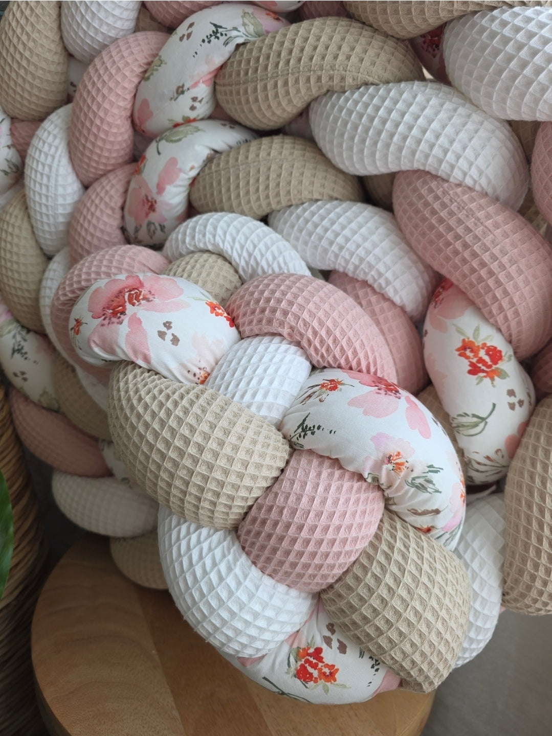 Tresse de lit 4 brins blanc beige poudré et fleurs pastel 4.2m