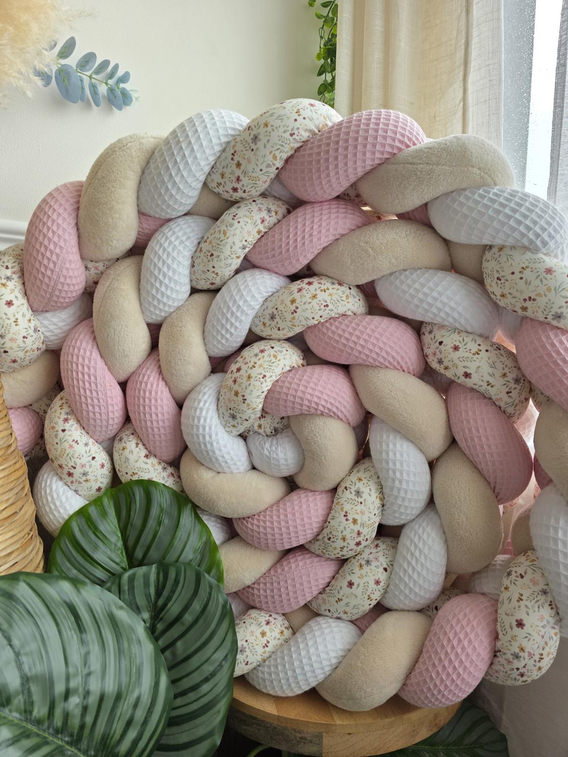 Tresse de lit 4 brins blanc rose doudou beige et printemps 4,6m