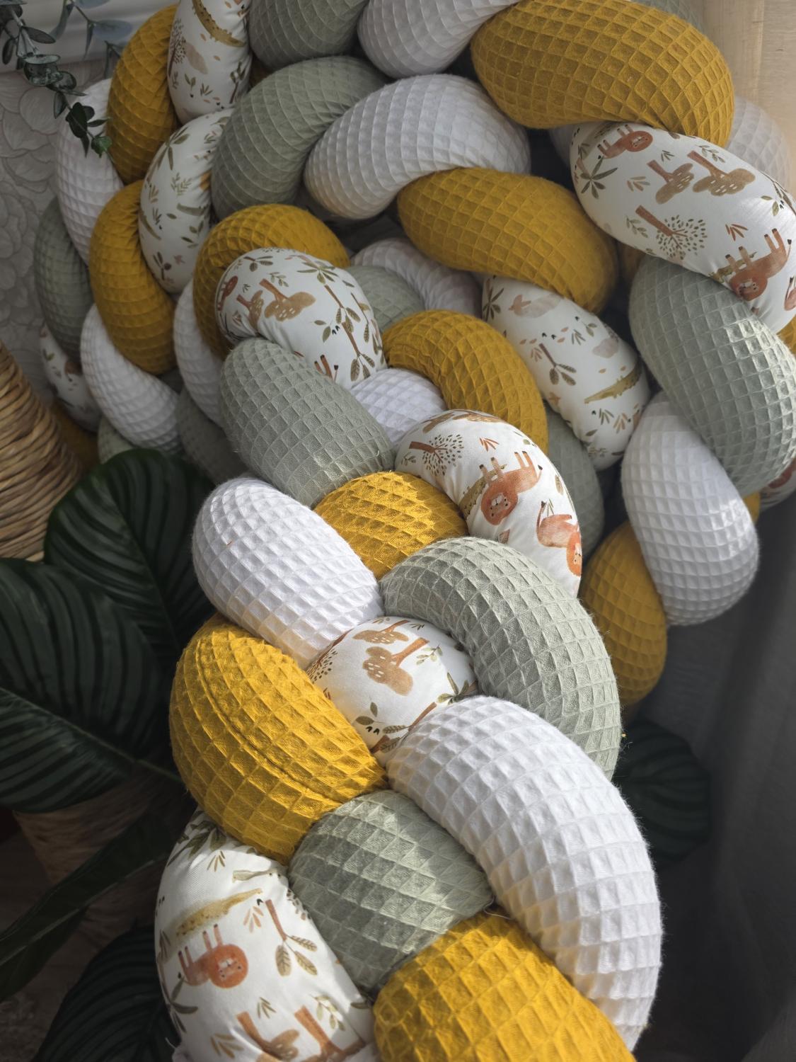 Tresse de lit 4 brins blanc sauge moutarde et crocodile 3.6m