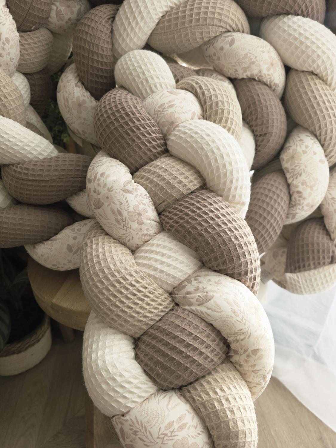 Tresse de lit 4 brins écru beige café et fleurs pâles 4.6m