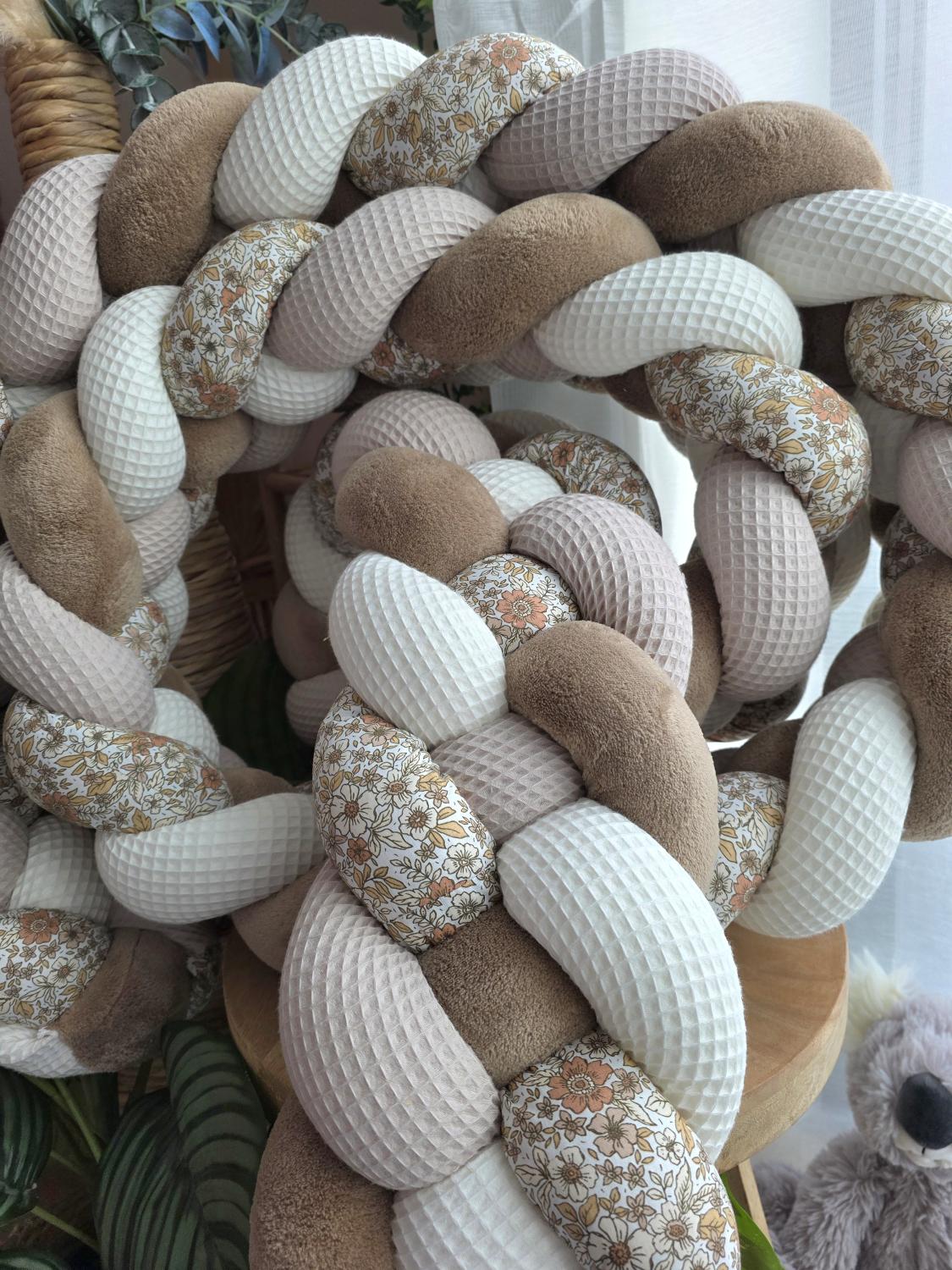 Tresse de lit 4 brins écru beige doudou marron et fleurs pêche 4.1m