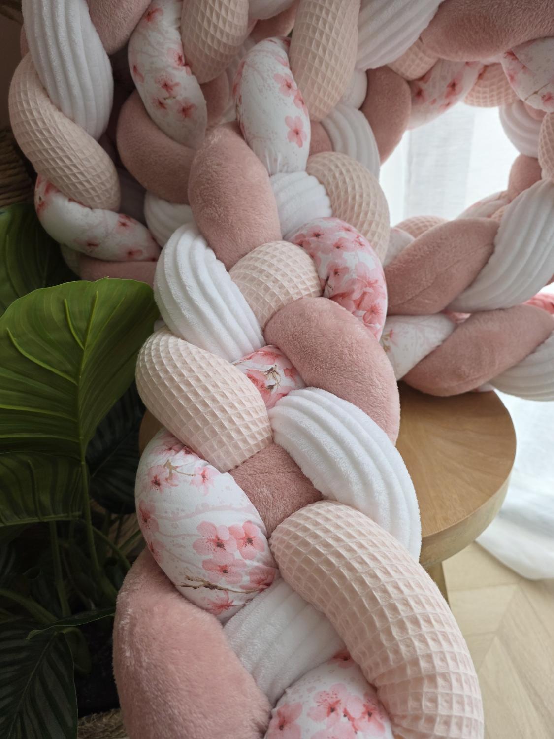 Tresse de lit 4 brins rose pâle doudou poudré cotelé blanc et cerisier 4.6m